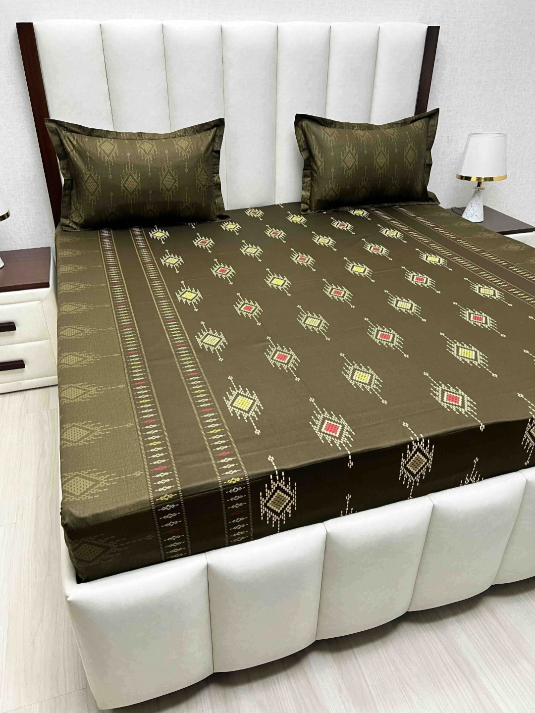 

Pure Decor Velar Sib Brown & Yellow Geometric Cotton 230 TC King Bedsheet Set-2.74mx2.74m