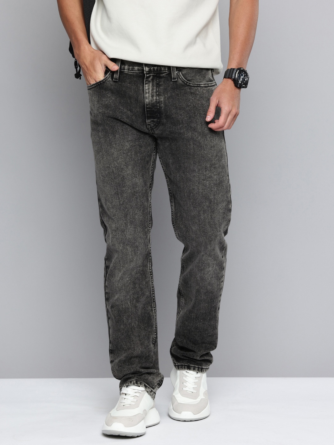 

Levis Men 513 Slim Straight Fit Heavy Fade Stretchable Jeans, Black