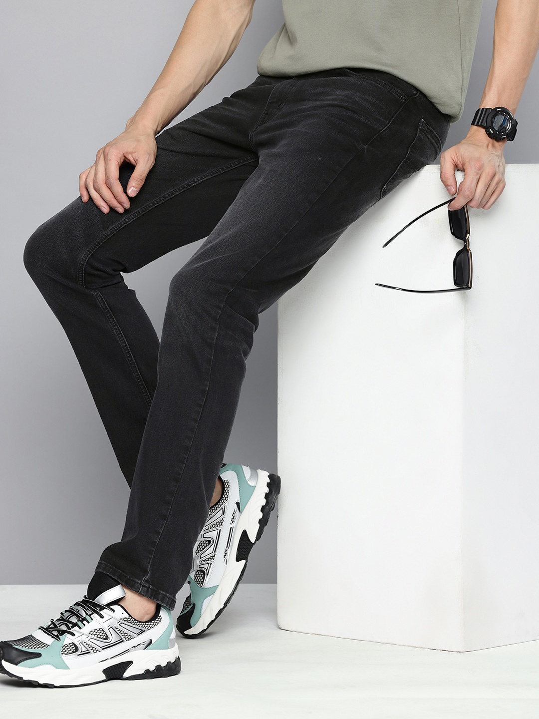 

Levis Men 511 Slim Fit Light Fade Stretchable Jeans, Black