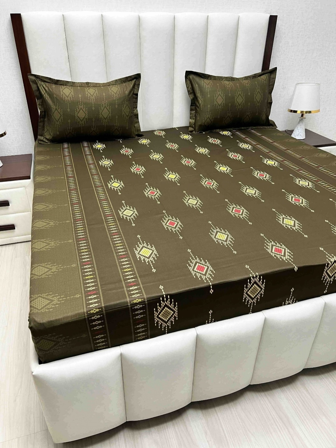 

Pure Decor Velar Sib Brown & Yellow Geometric Cotton 220 TC King Bedsheet Set-2.74mx2.74m