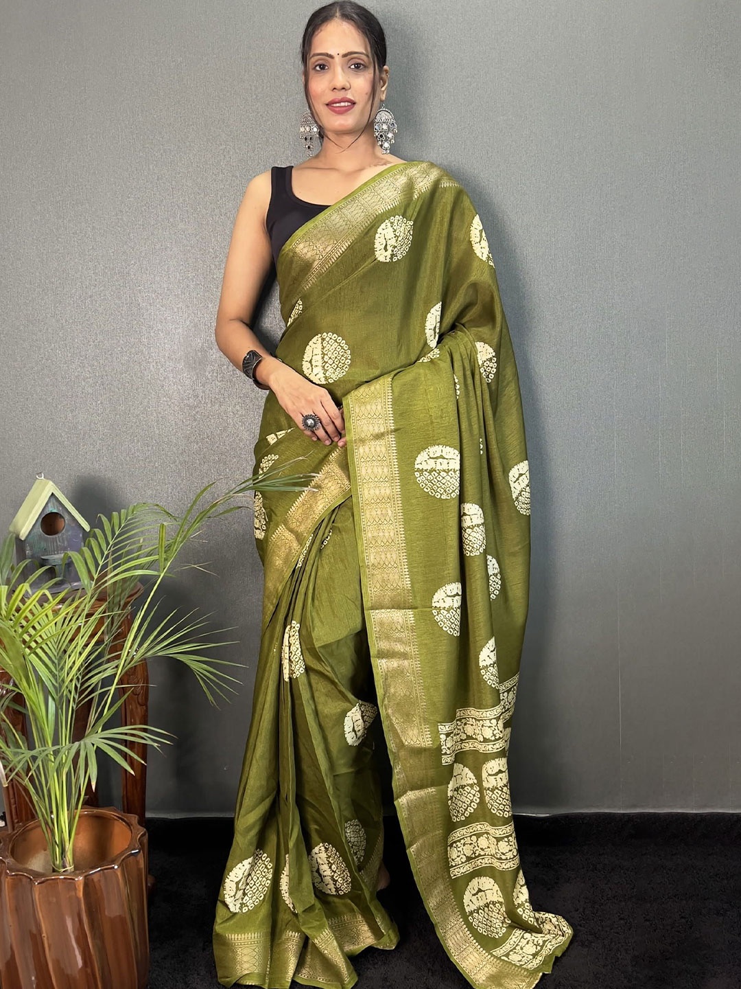 

Mitera Bandhani Zari Pure Silk Ready to Wear Banarasi Saree, Green