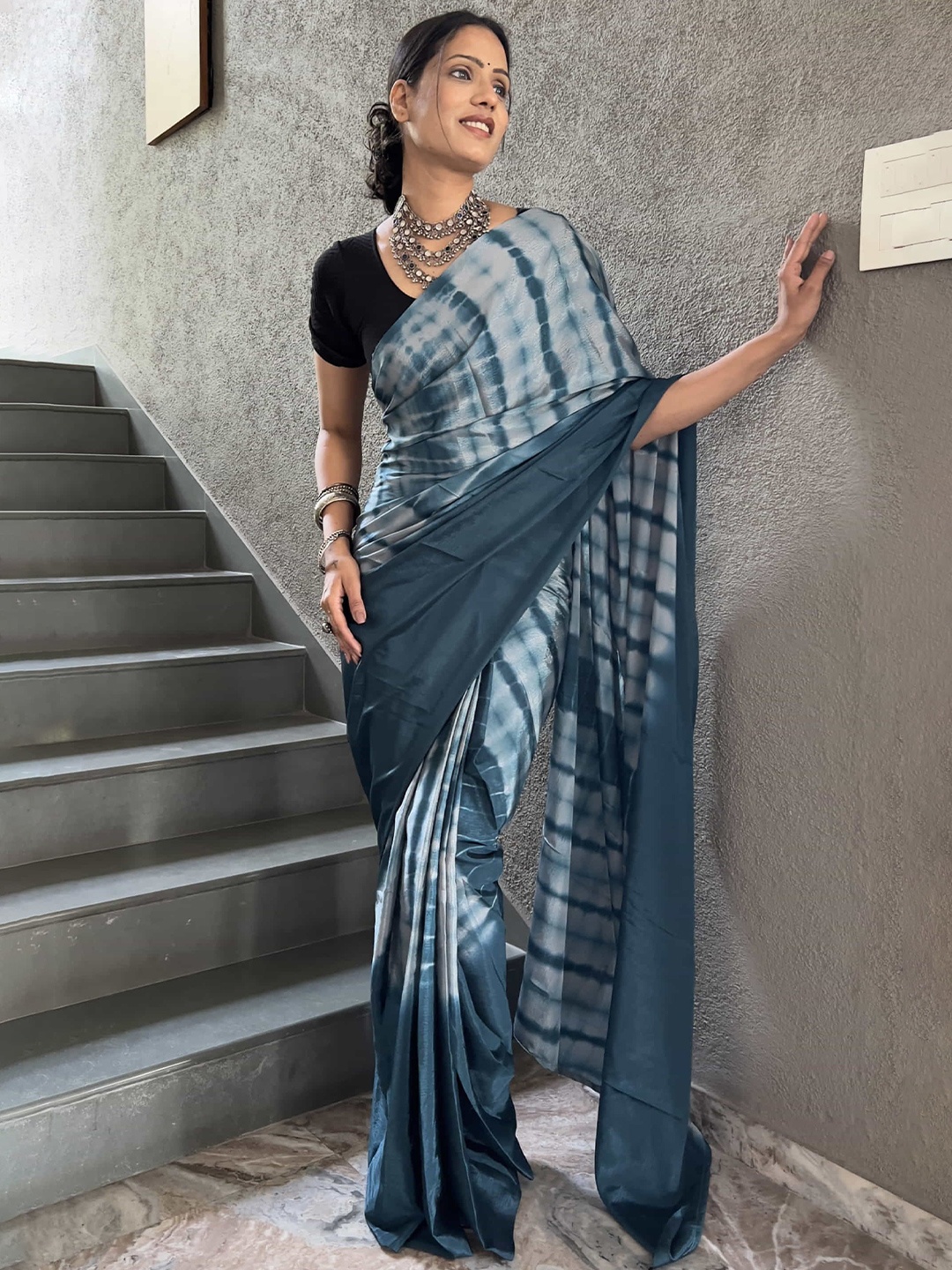 

Mitera Tie and Dye Satin Ready to Wear Saree, Grey