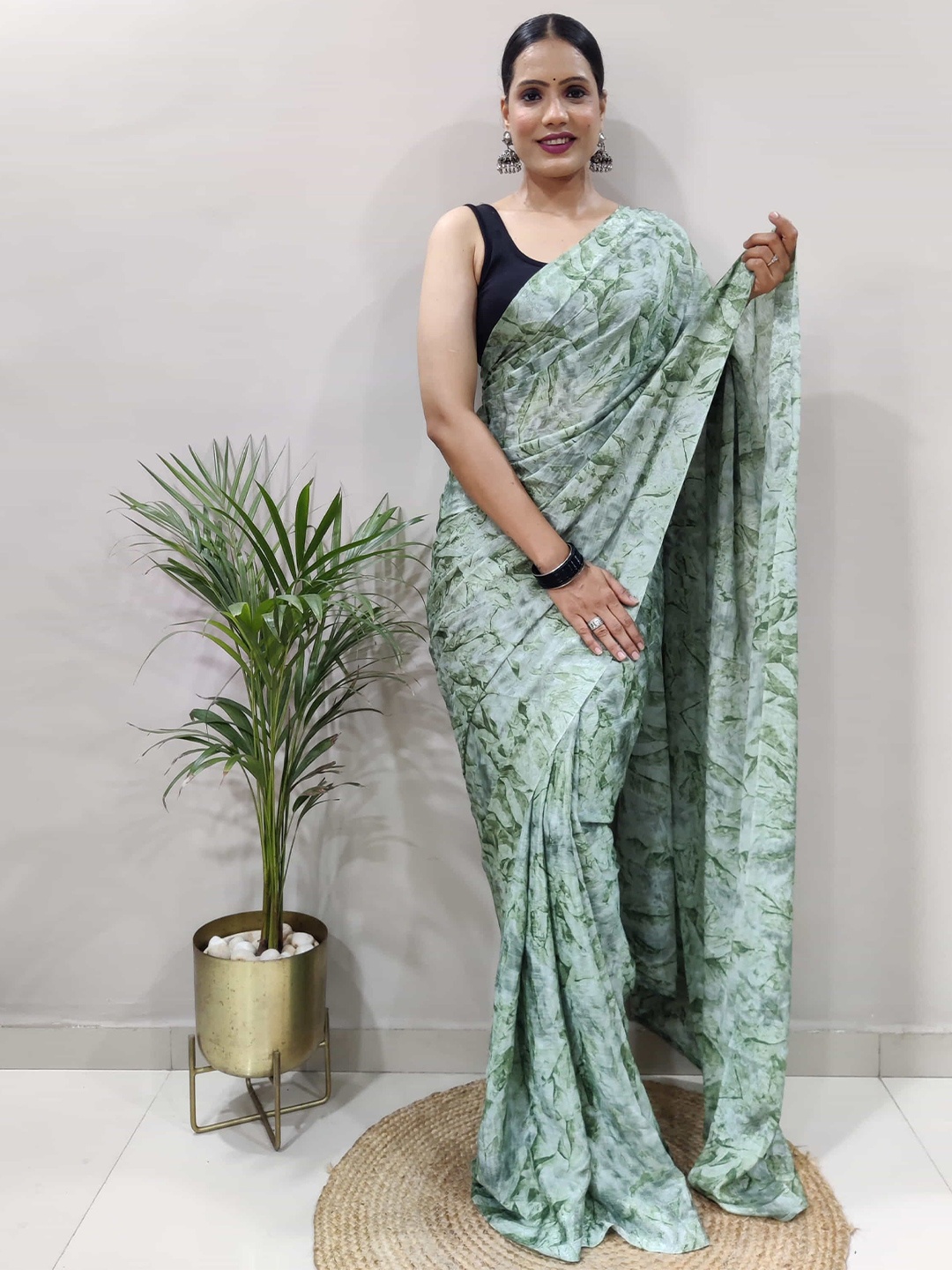 

Mitera Floral Printed Pure Georgette Ready to Wear Saree, Green