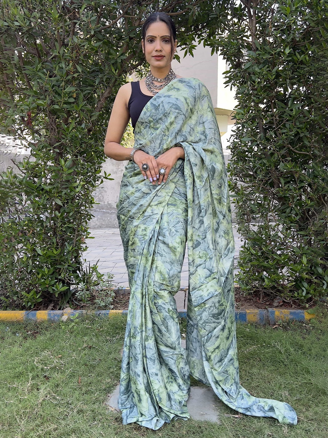 

Mitera Floral Satin Ready to Wear Saree, Blue