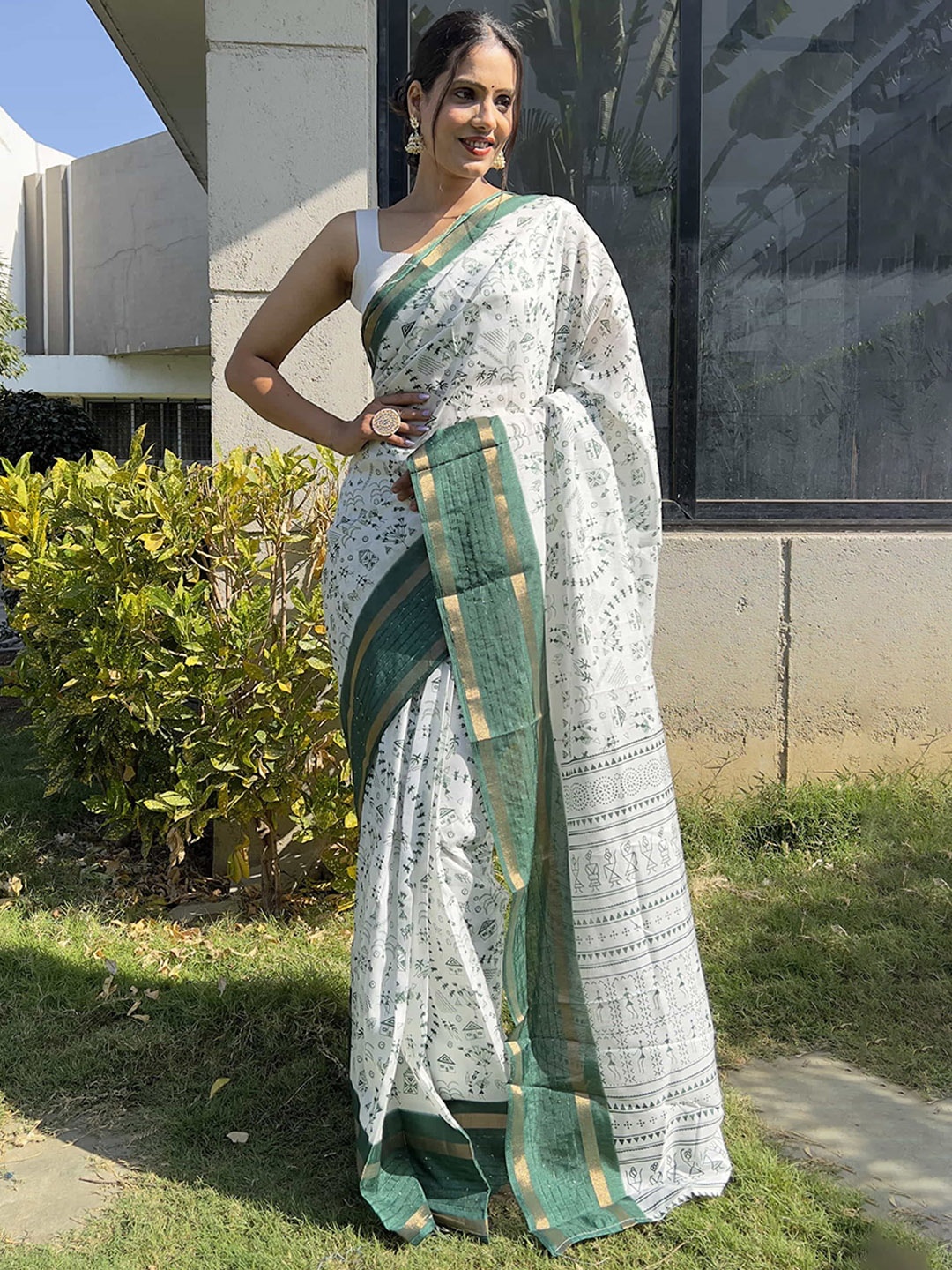

Mitera Ethnic Motifs Sequinned Pure Silk Ready to Wear Saree, Green