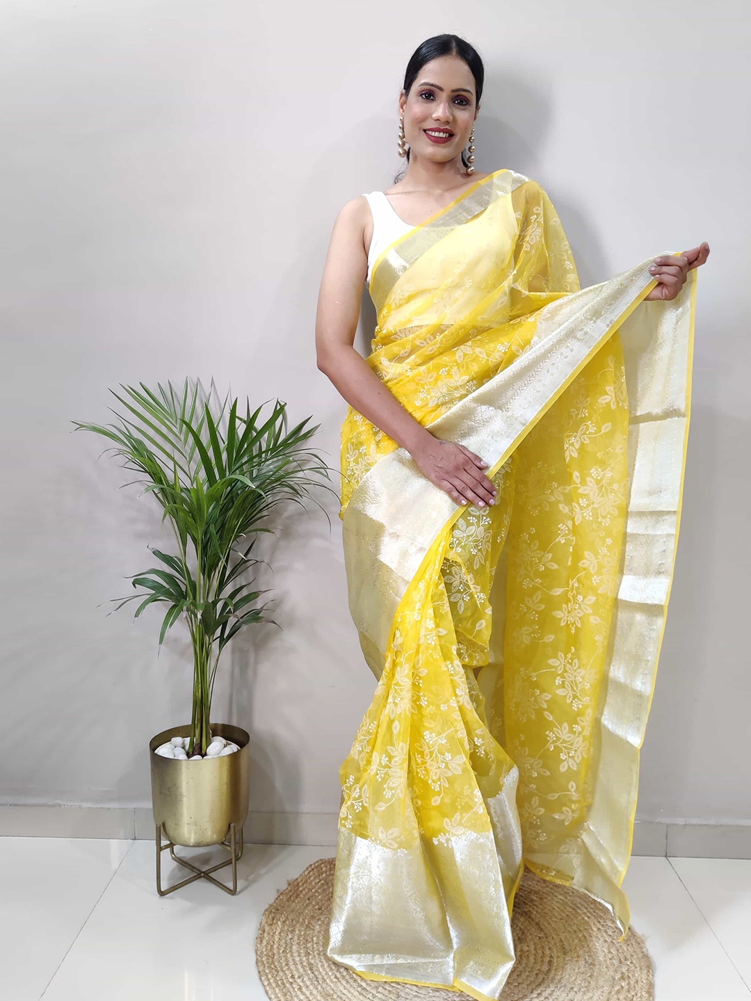 

Mitera Flora Woven Design Zari Organza Ready to Wear Saree, Yellow