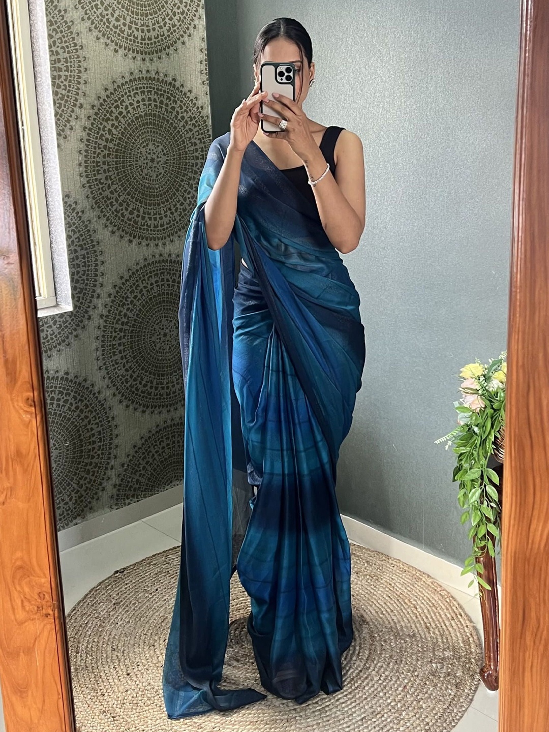 

Mitera Striped Pure Crepe Ready to Wear Saree, Blue