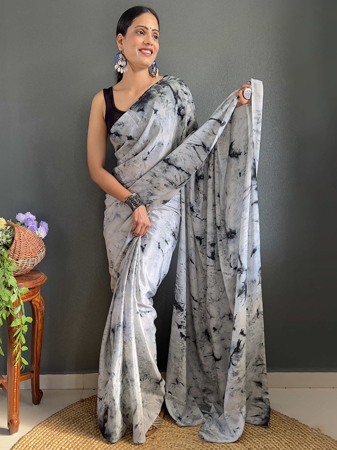 

Mitera Tie and Dye Pure Chiffon Ready to Wear Saree, Grey
