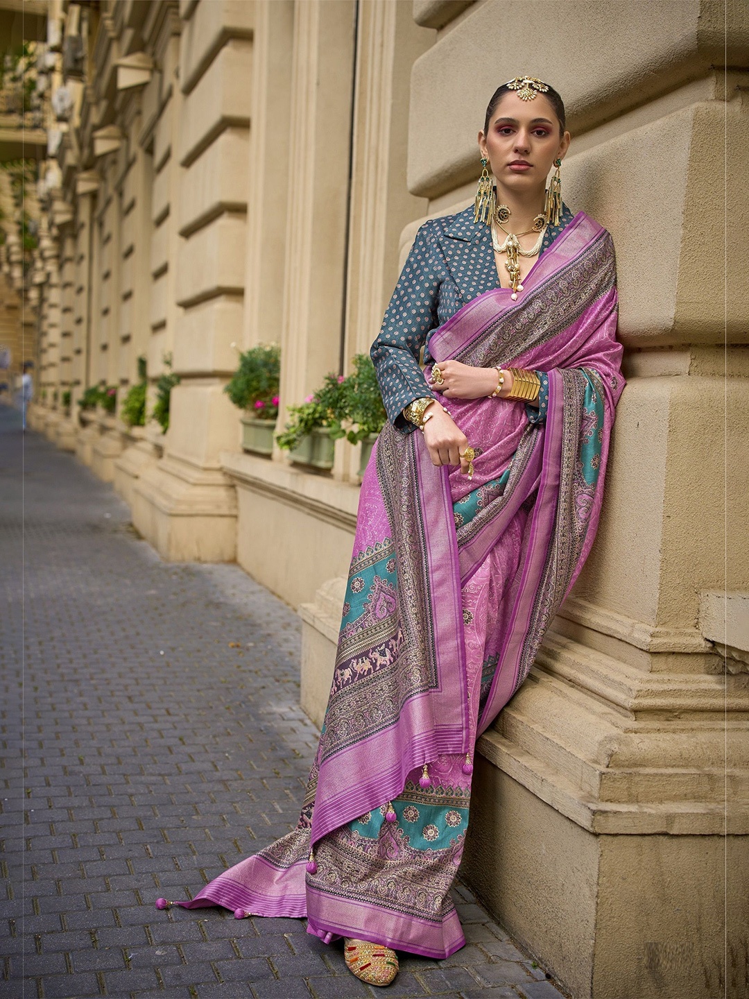 

MAHALASA Ethnic Motifs Printed Saree, Pink