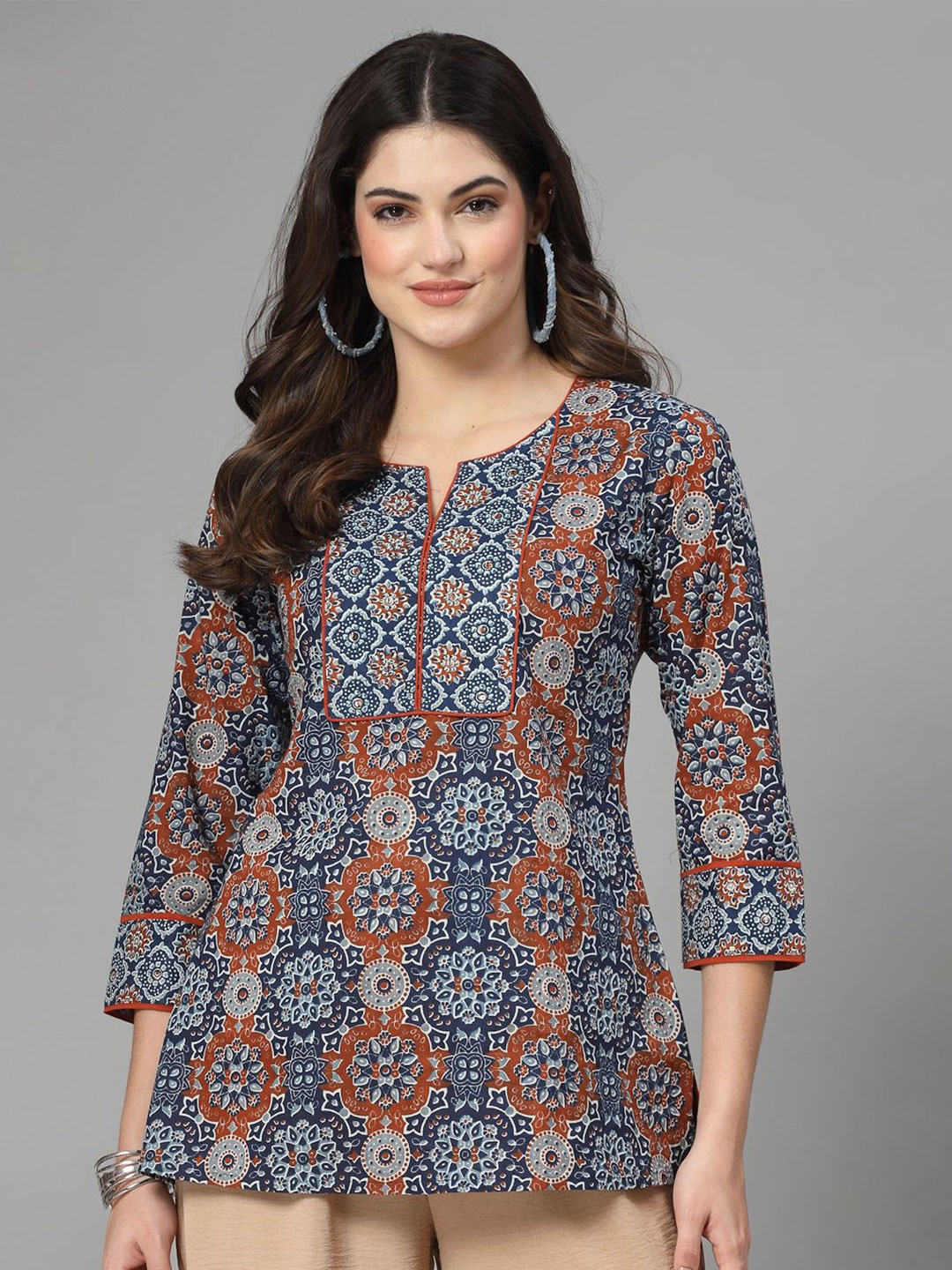 

QOMN Women Printed Round Neck Cotton Top, Blue