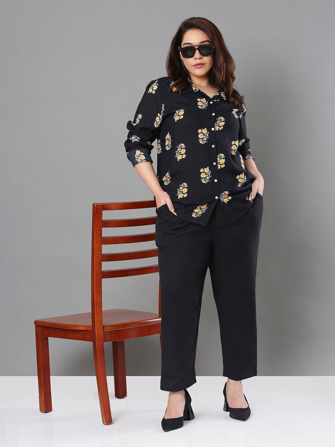 

Sztori Women Plus Size Floral Printed CottonTop, Black