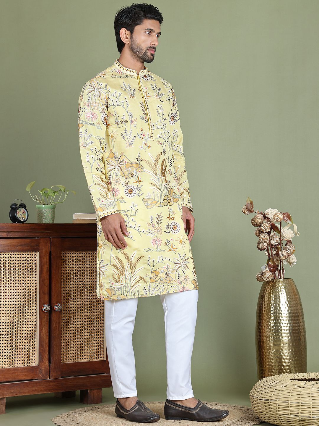 

Jompers Floral Printed Kurta Mandarin Collar Straight Kurta With Trouser, Cream