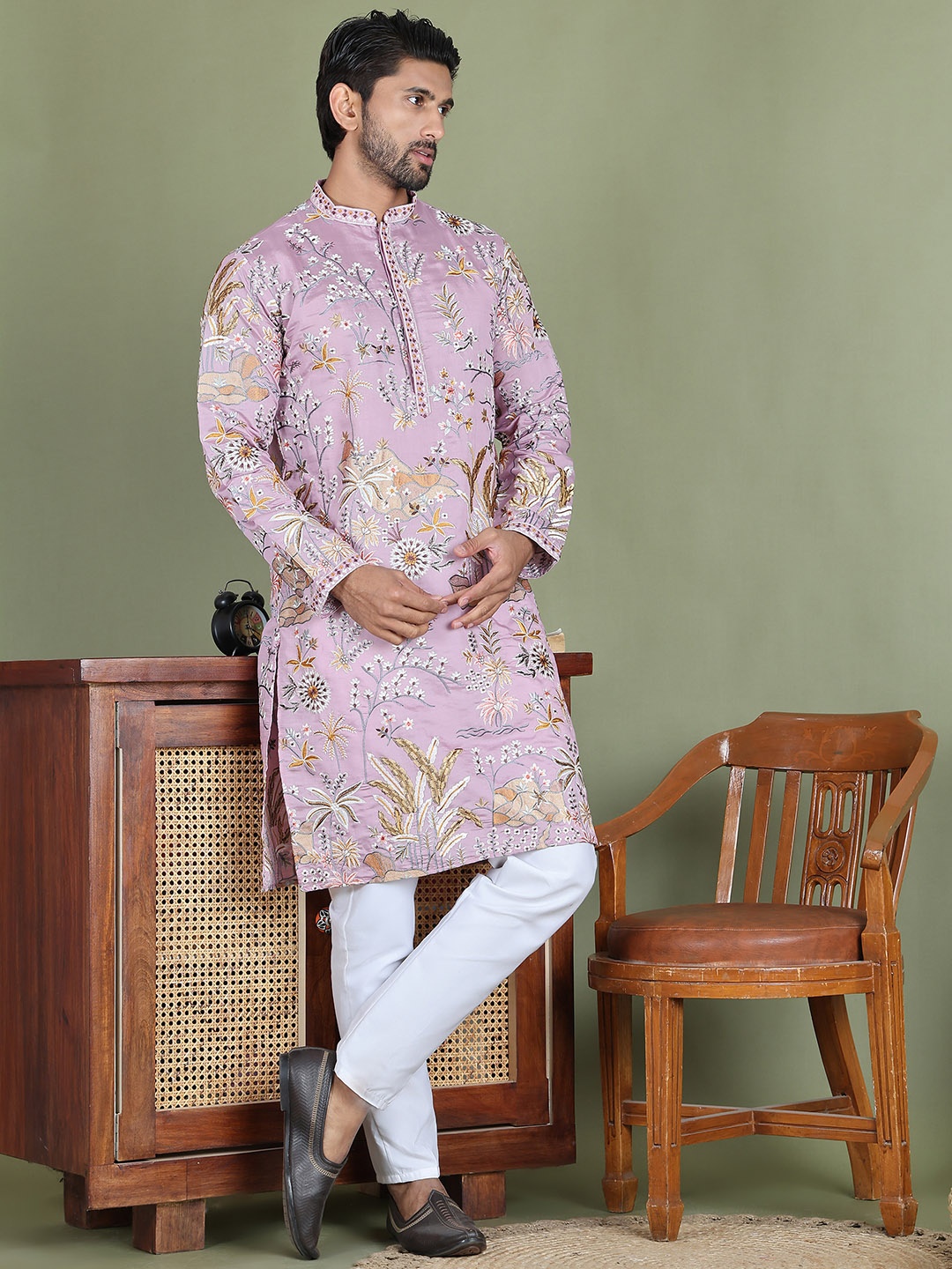 

Jompers Floral Printed Kurta Mandarin Collar Straight Kurta With Trouser, Purple