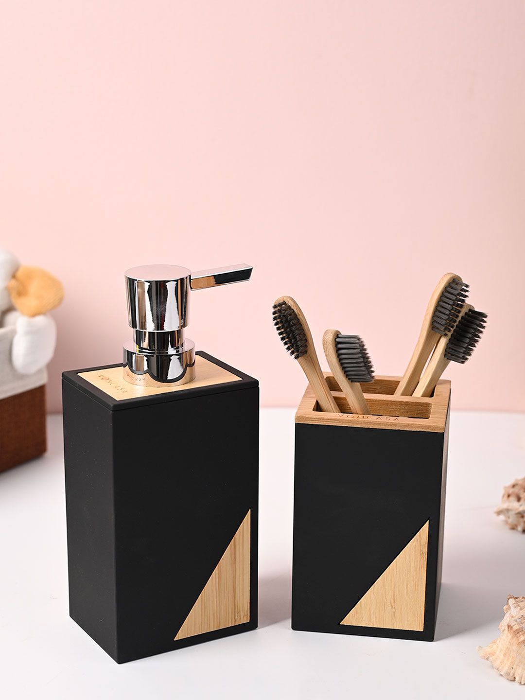 

MARKET99 Black & Brown 2 Pieces Geometric Printed Bath Accessories Set