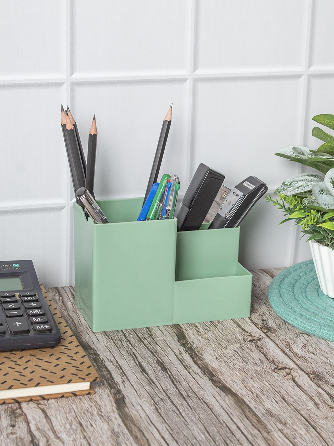 

MARKET99 Green Multi-Utility Pen Holder