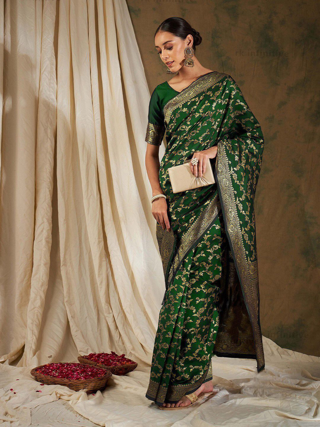 

R K INFINITIVE Woven Design Zari Kanjeevaram Saree, Green