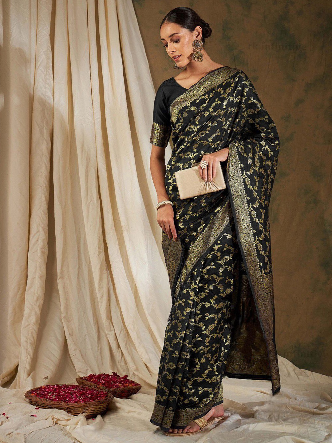 

R K INFINITIVE Woven Design Kanjeevaram Saree, Black