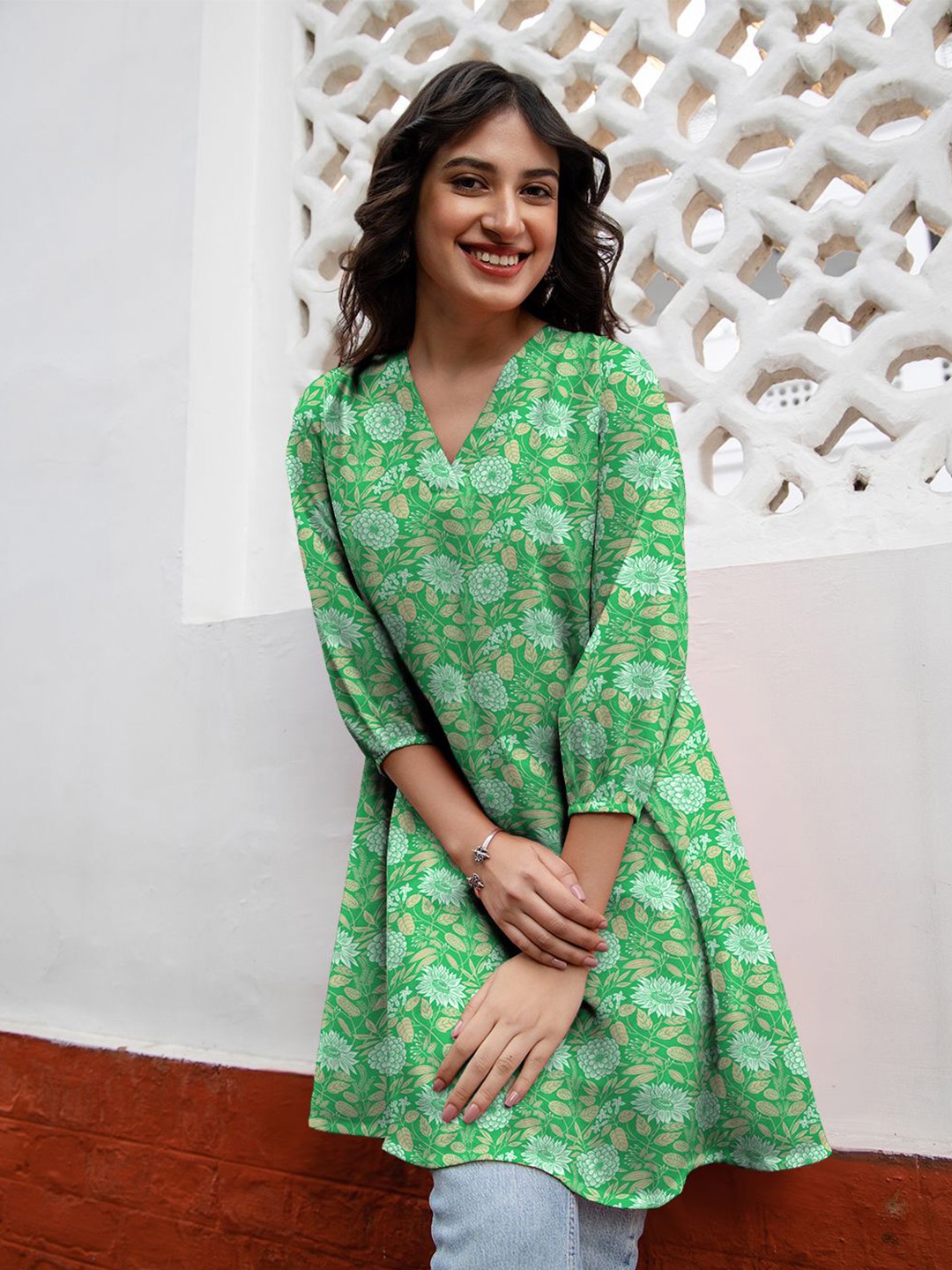 

Janasya Women'S Green Georgette Floral Printed A-Line Tunic