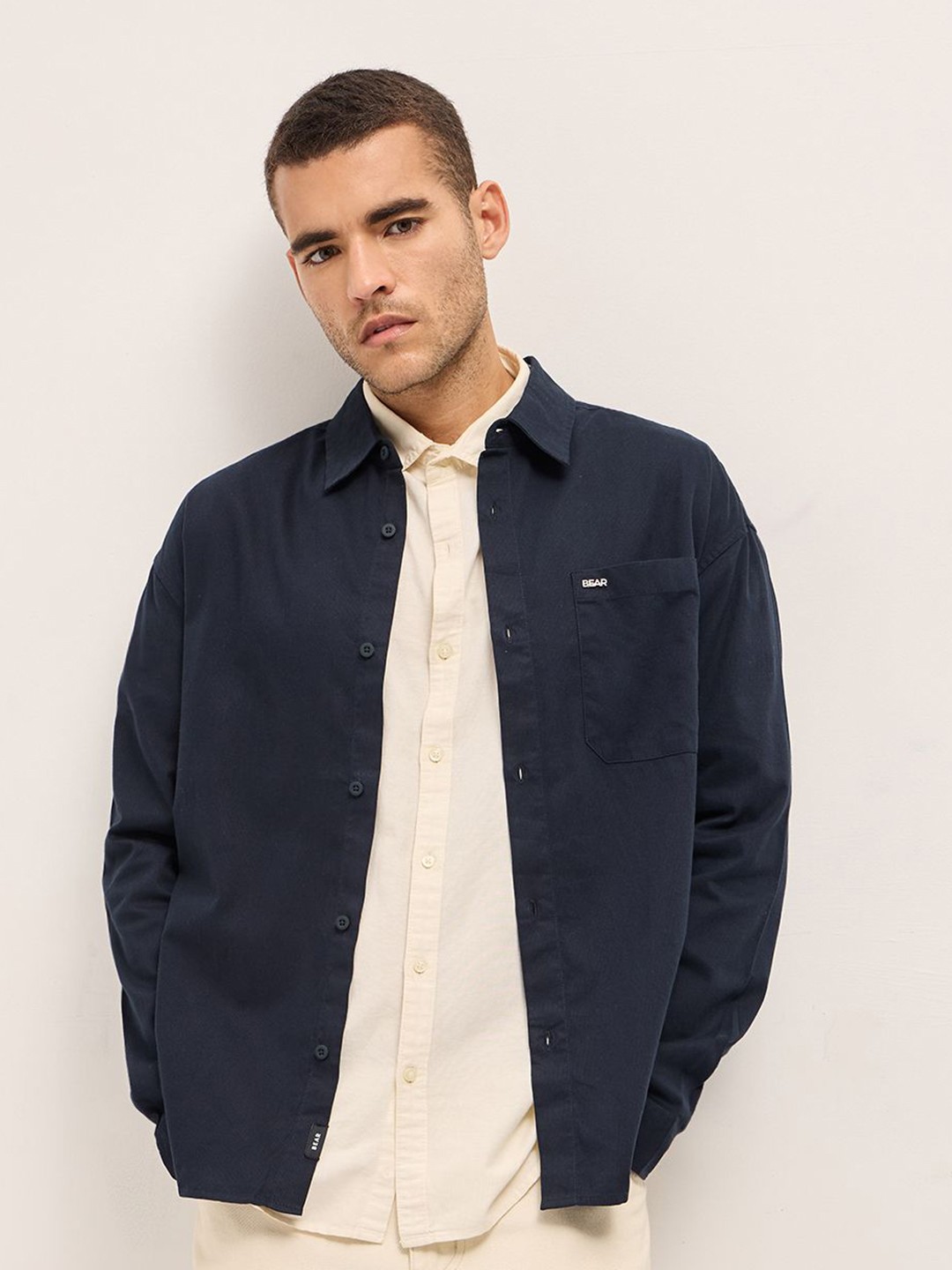 

THE BEAR HOUSE Men Solid Spread Collar Relaxed Fit Shackets, Navy blue