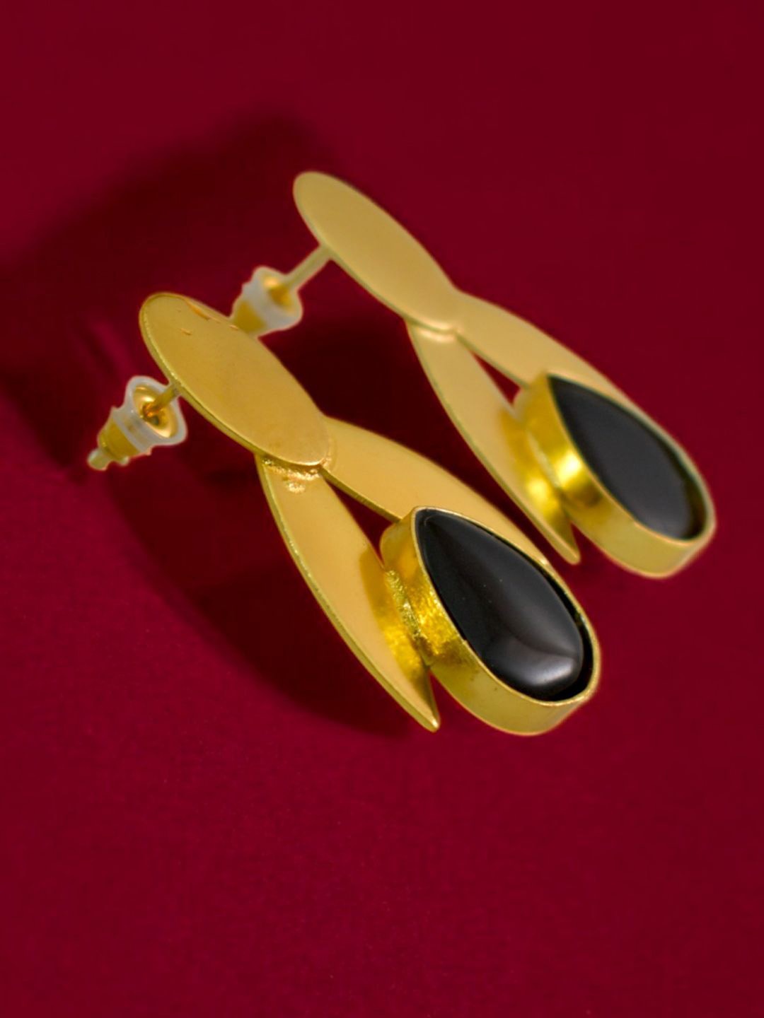 

TISHUL JEWELS Gold-Plated Artificial Stones Studded Contemporary Shaped Drop Earrings