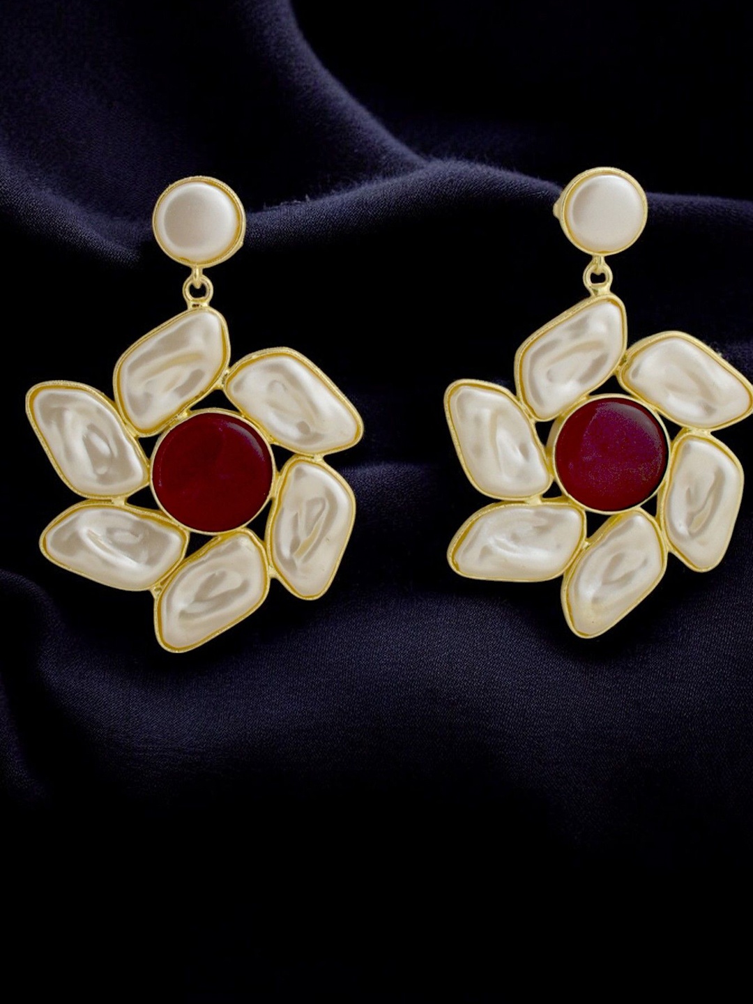 

TISHUL JEWELS Gold-Plated Artificial Stones Studded Floral Shaped Drop Earrings