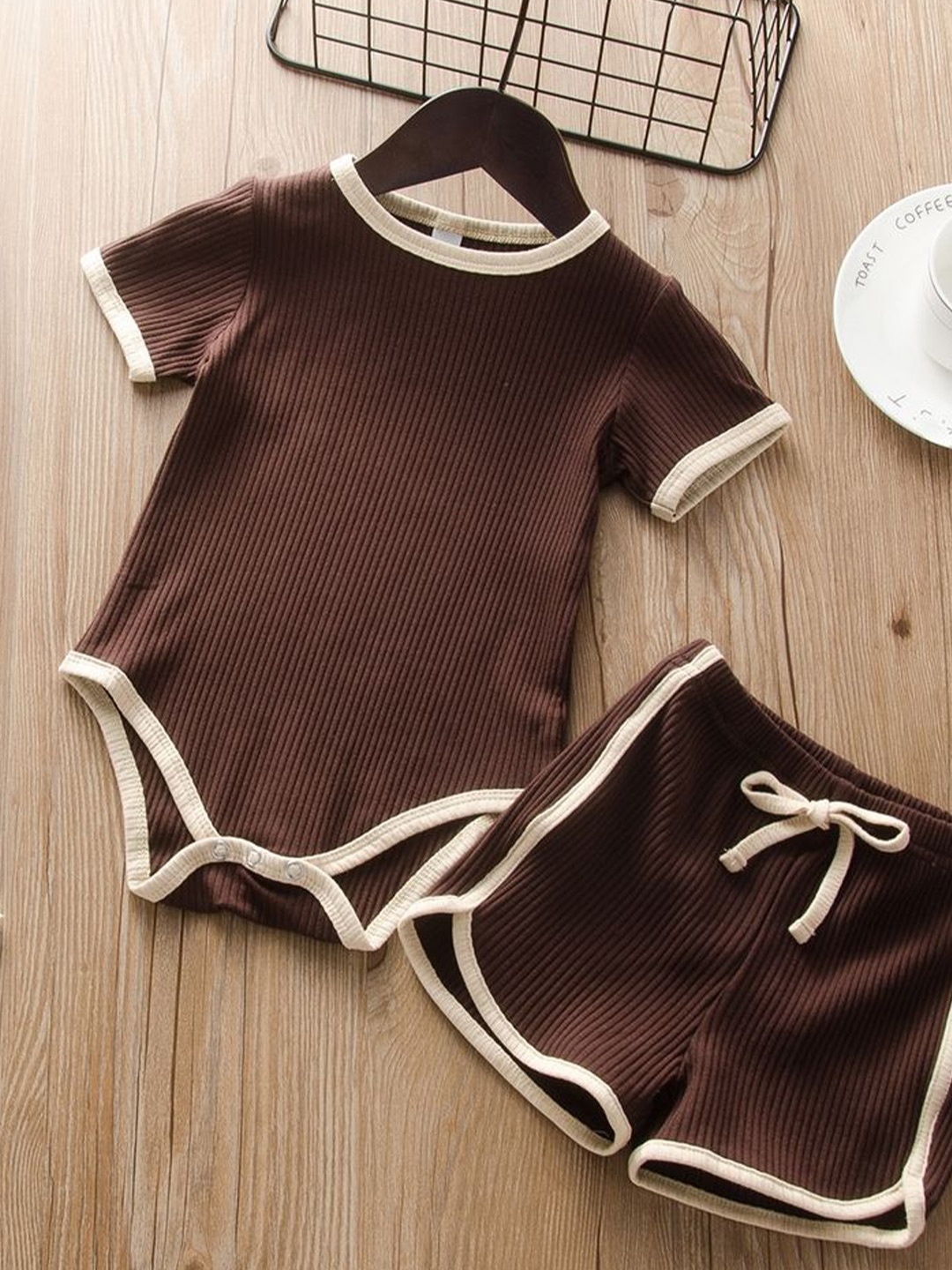 

LULU & SKY Unisex Kids Self Design Round Neck Short Sleeves Pure Cotton Top With Shorts, Brown