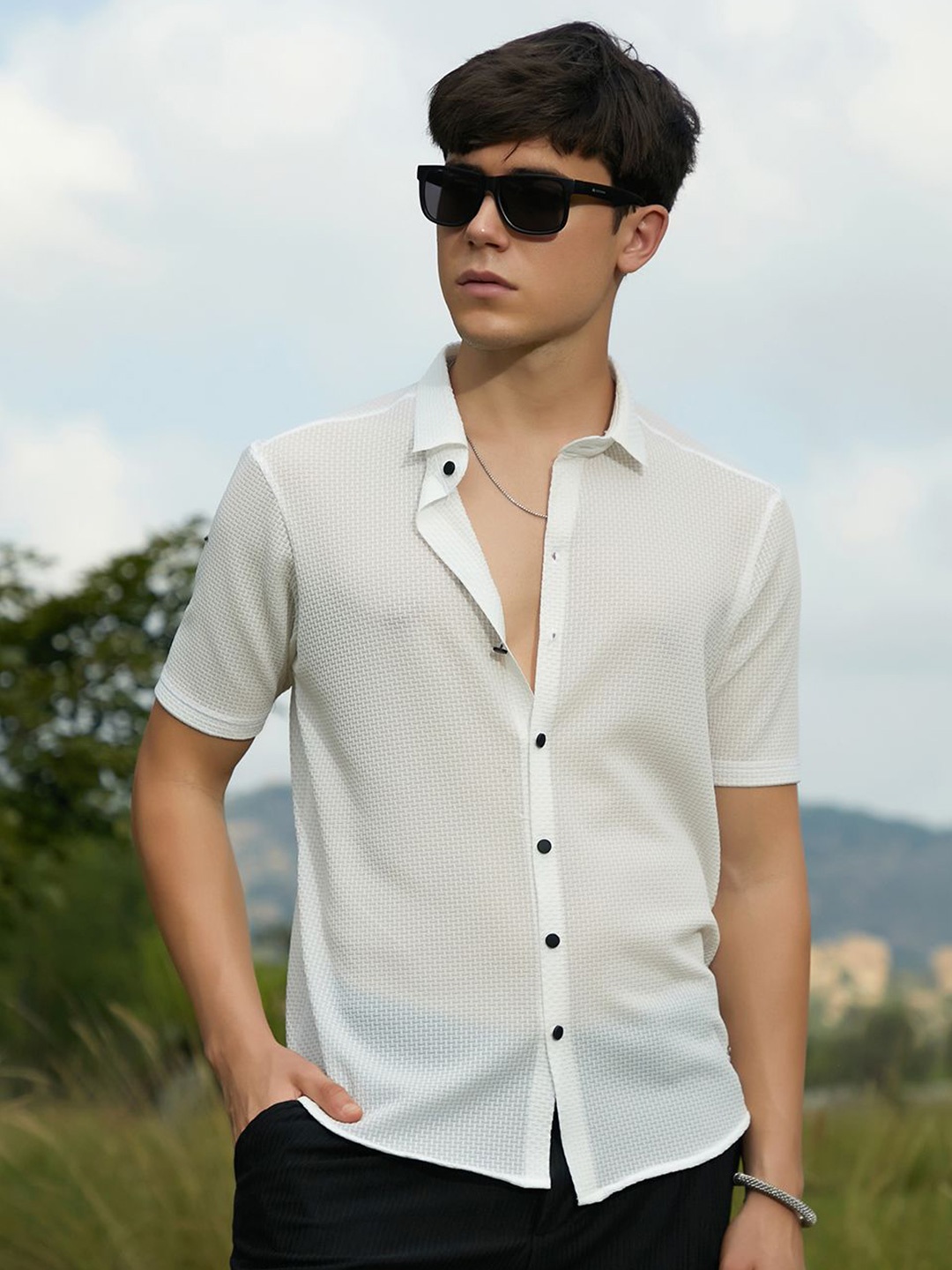 

Campus Sutra Men Relaxed Fit Spread Collar Textured Casual Shirt, White