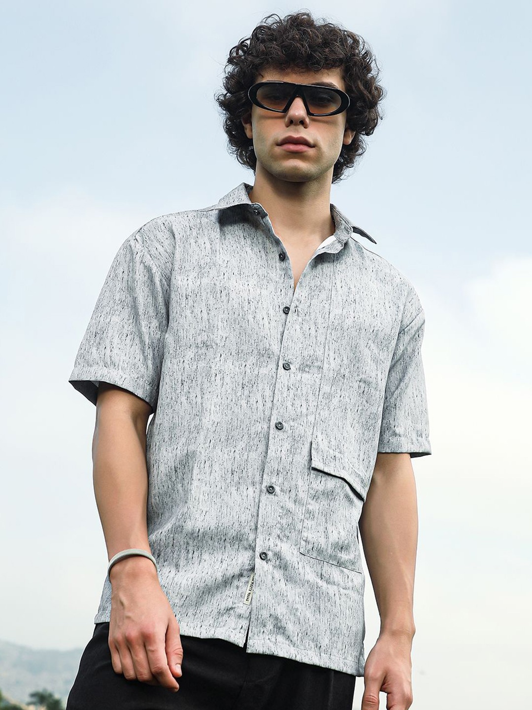 

Campus Sutra Men Relaxed Fit Spread Collar Textured Casual Shirt, Grey