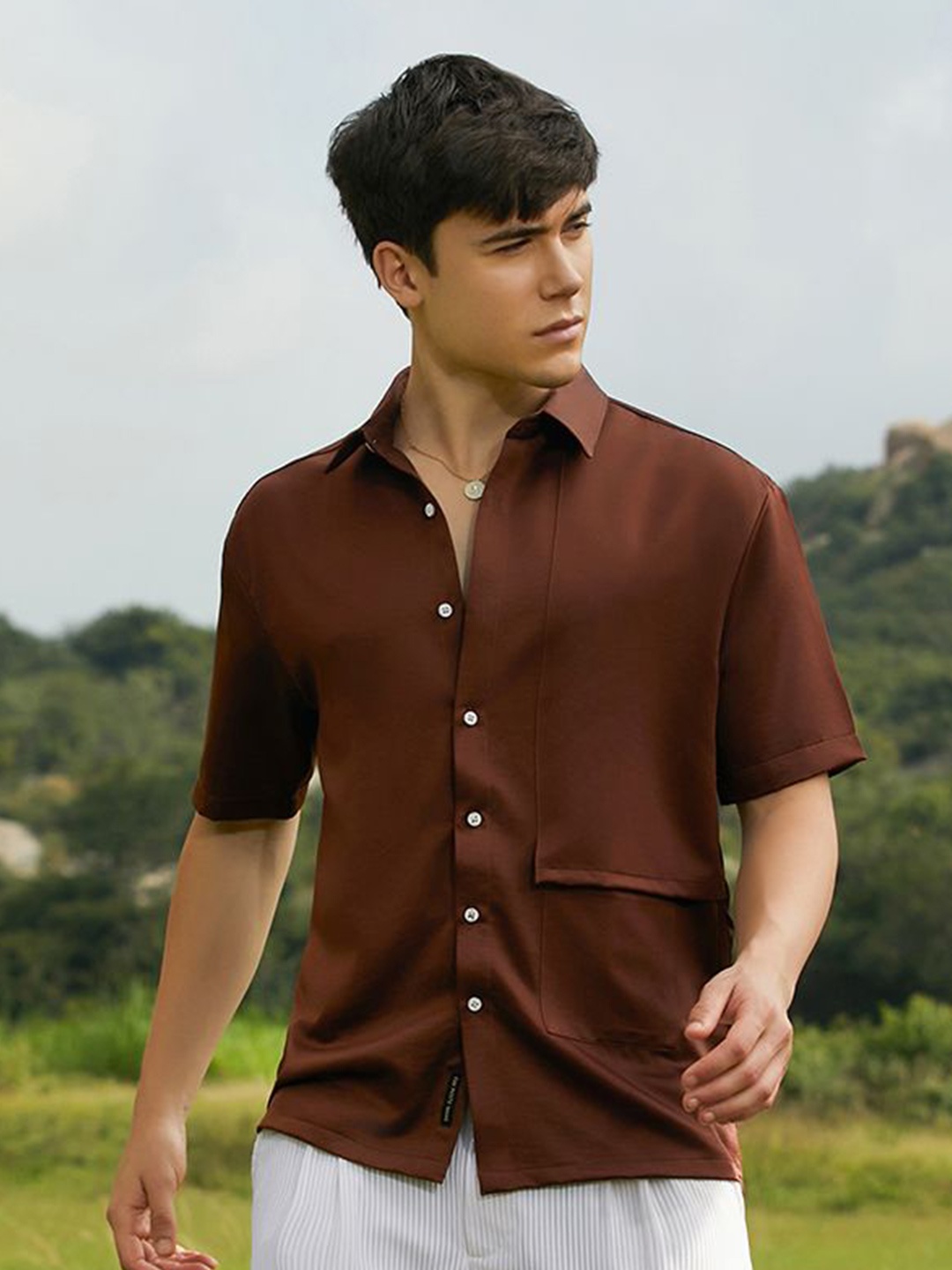 

Campus Sutra Men Relaxed Fit Spread Collar Solid Casual Shirt, Brown