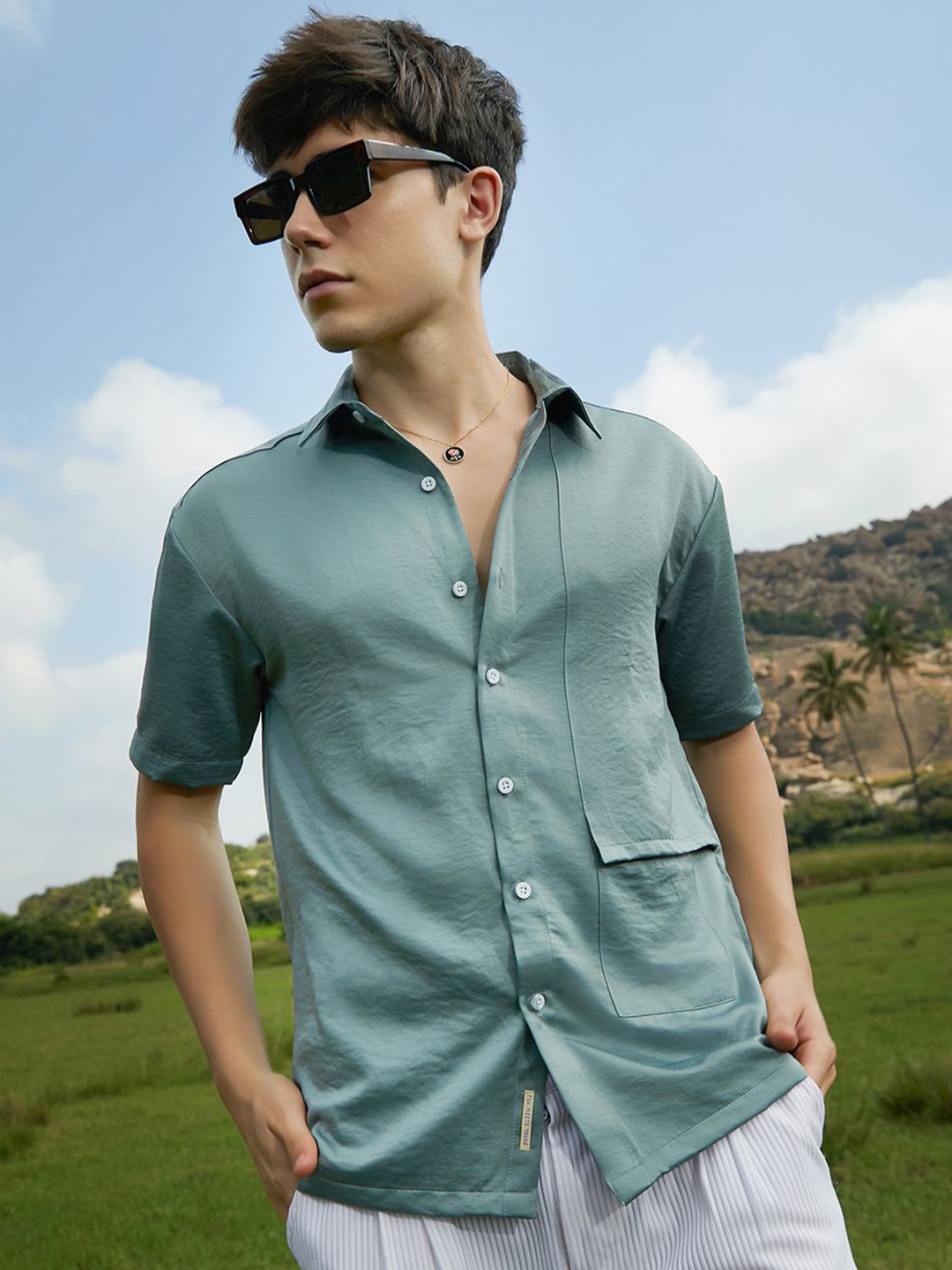 

Campus Sutra Men Relaxed Fit Spread Collar Solid Casual Shirt, Sea green