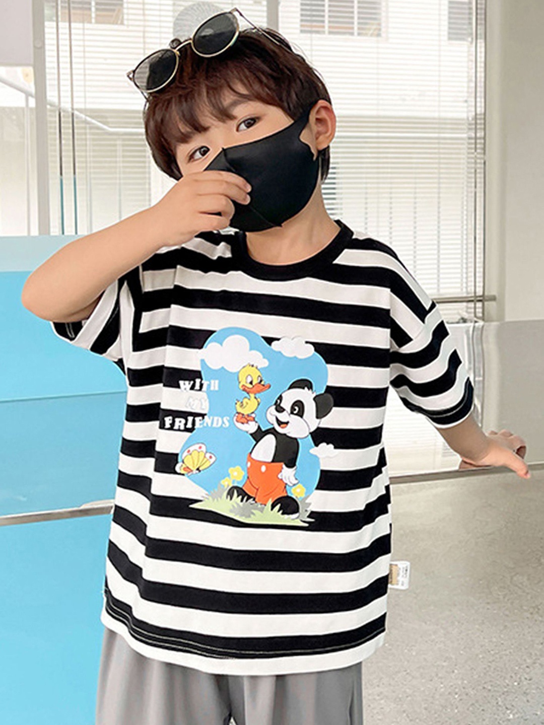 

LULU & SKY Boys Striped Round Neck Cotton Oversized T-shirt, Black
