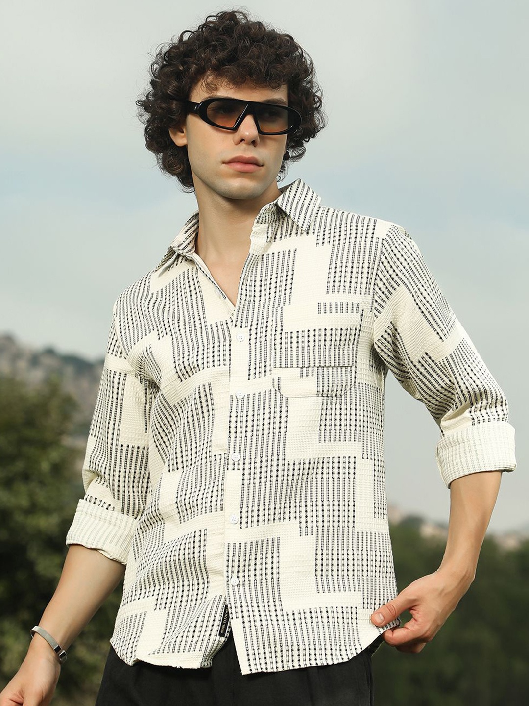 

Campus Sutra Men Relaxed Fit Spread Collar Textured Casual Shirt, Beige