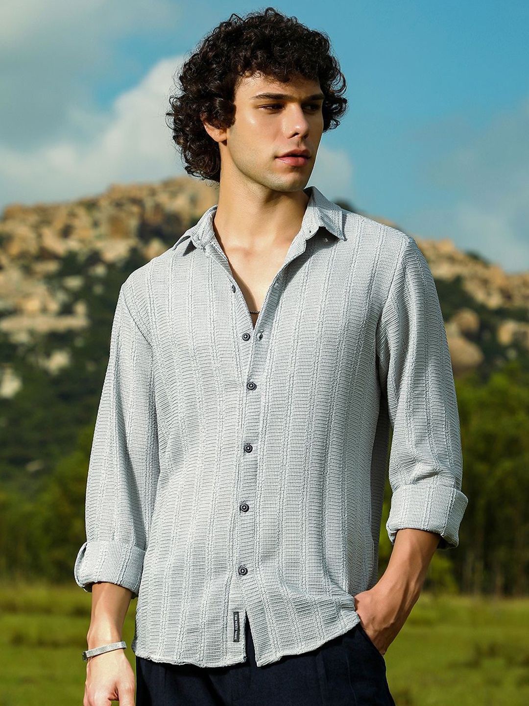 

Campus Sutra Men Relaxed Fit Spread Collar Textured Cotton Casual Shirt, Grey