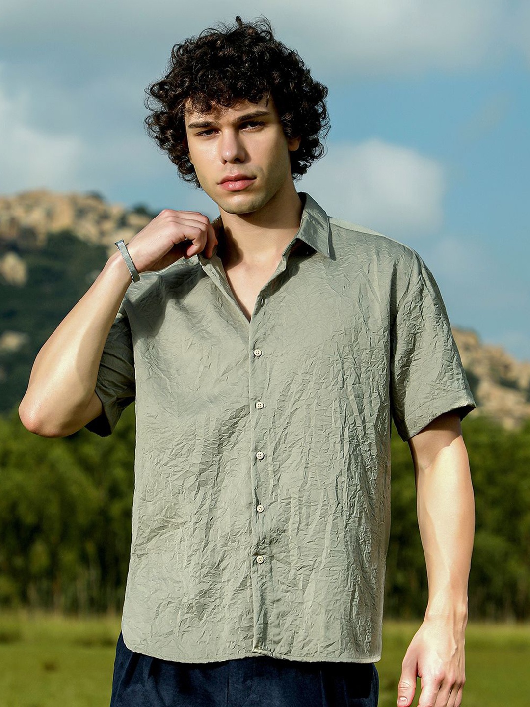 

Campus Sutra Men Relaxed Fit Spread Collar Textured Casual Shirt, Green