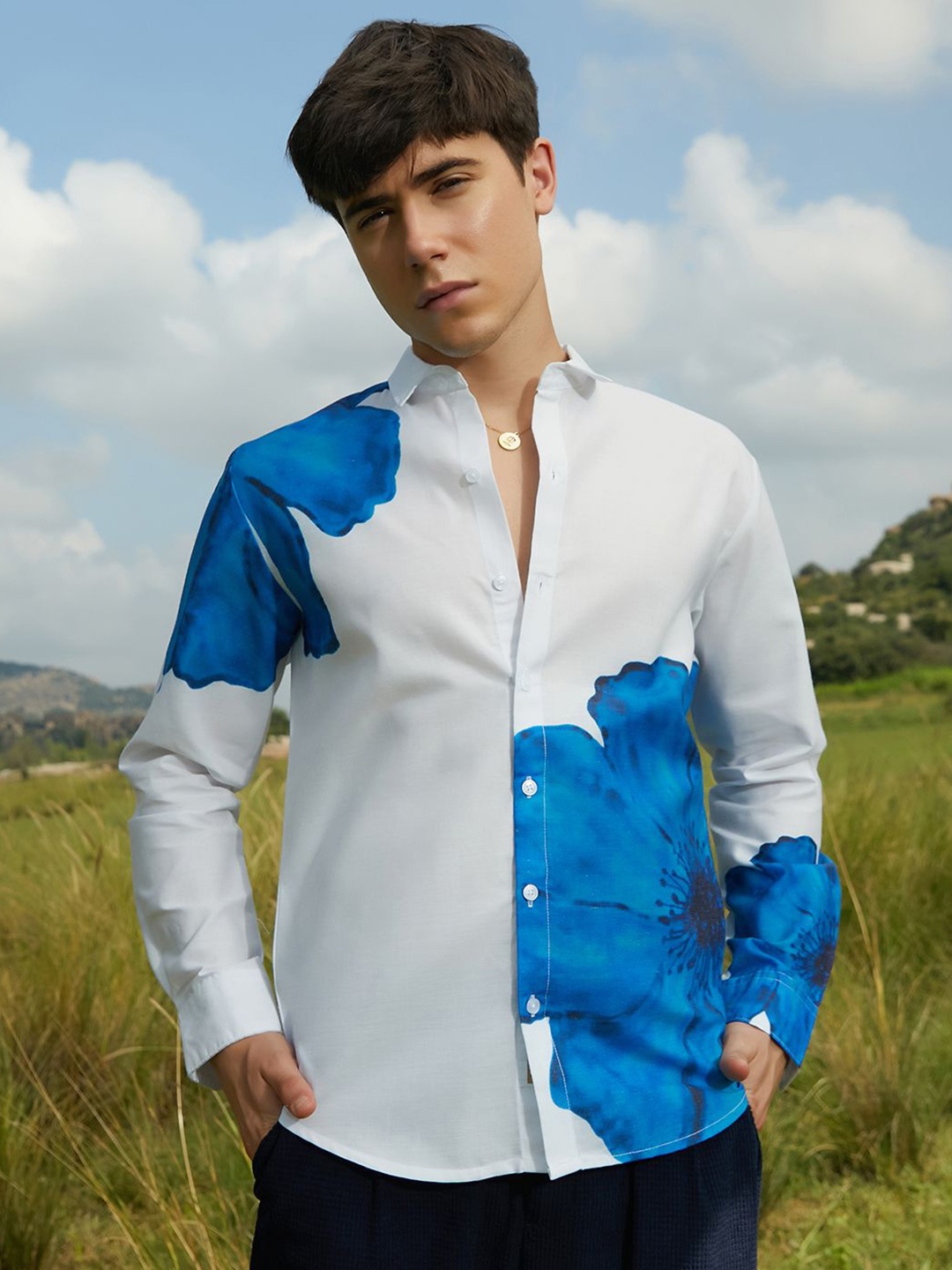 

Campus Sutra Men Relaxed Fit Spread Collar Floral Printed Cotton Casual Shirt, White