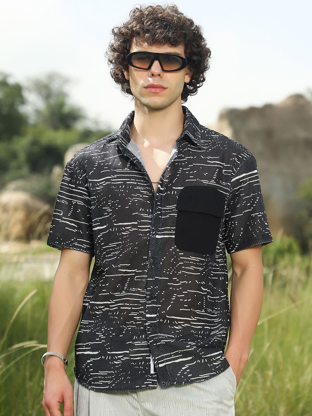 

Campus Sutra Men Relaxed Fit Spread Collar Abstract Printed Casual Shirt, Black