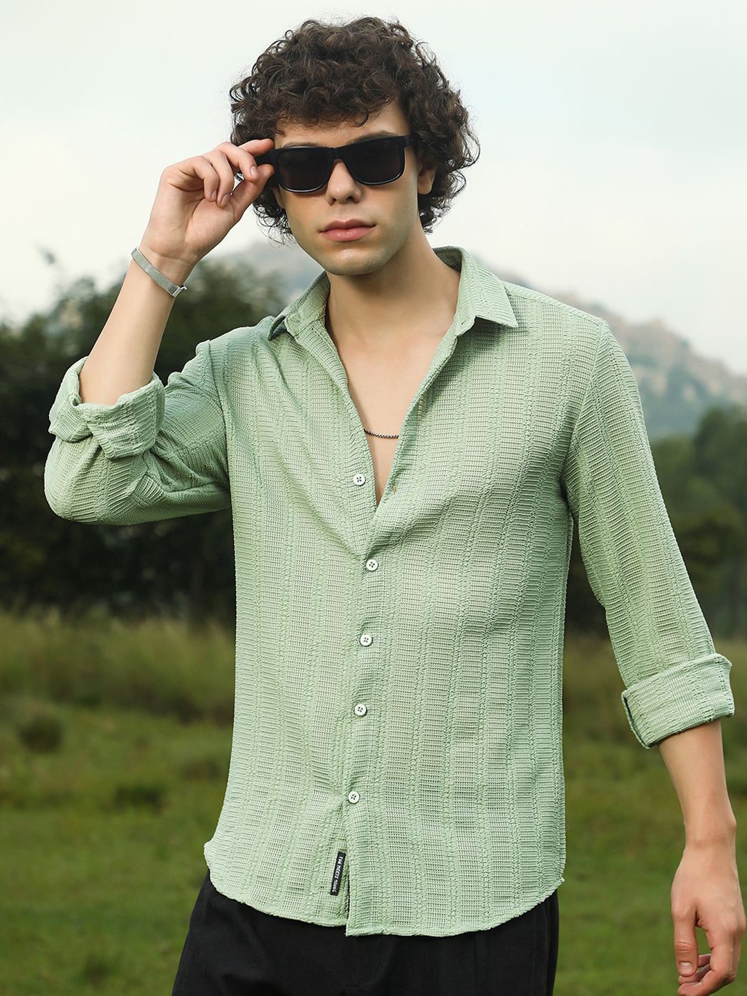 

Campus Sutra Men Relaxed Fit Spread Collar Textured Cotton Casual Shirt, Green