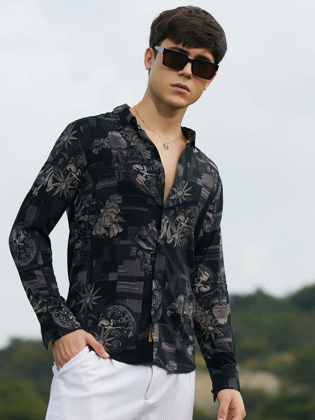 

Campus Sutra Men Relaxed Fit Spread Collar Floral Printed Cotton Casual Shirt, Black