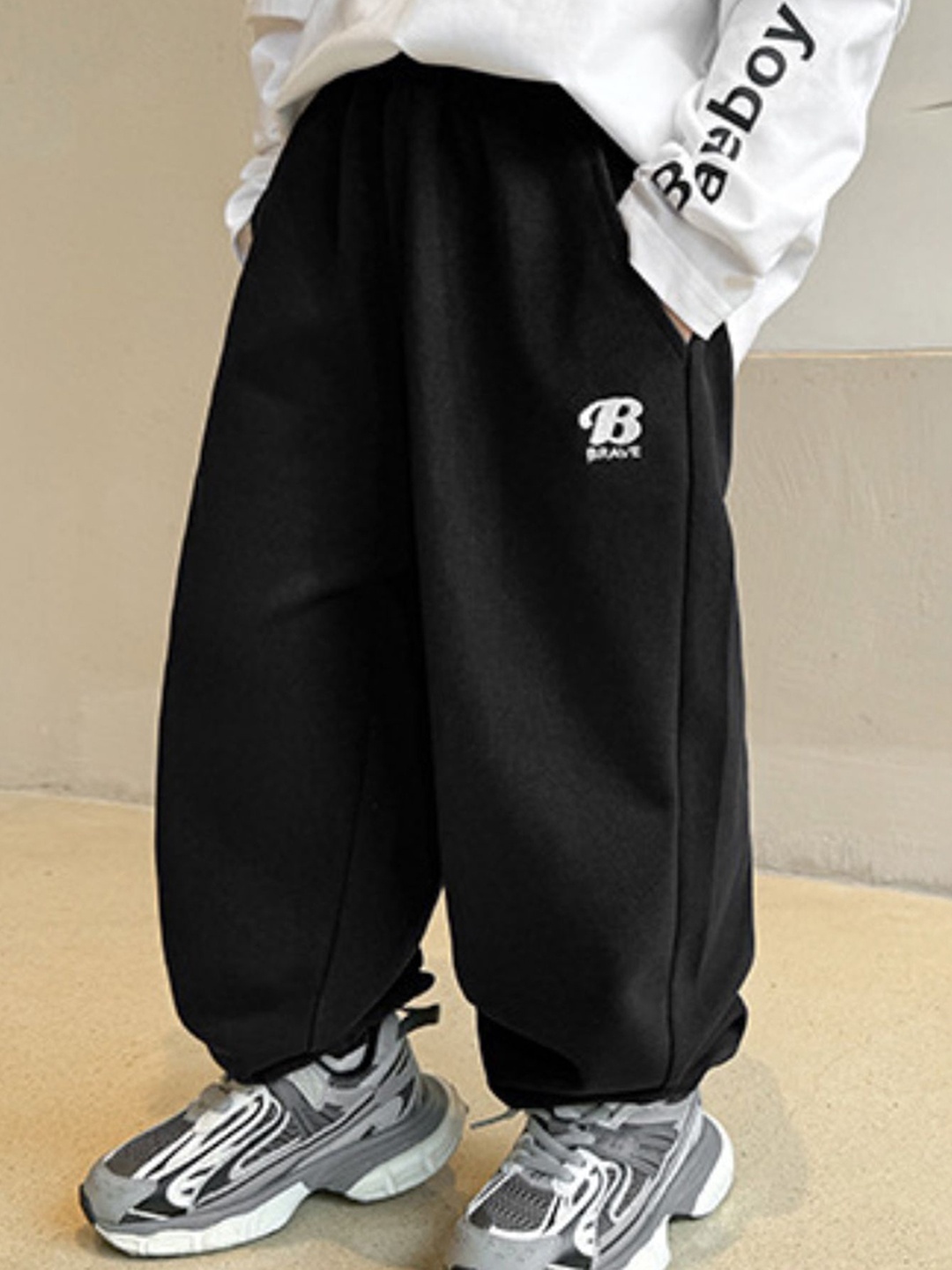 

LULU & SKY Boys Loose Fit High-Rise Trousers, Black