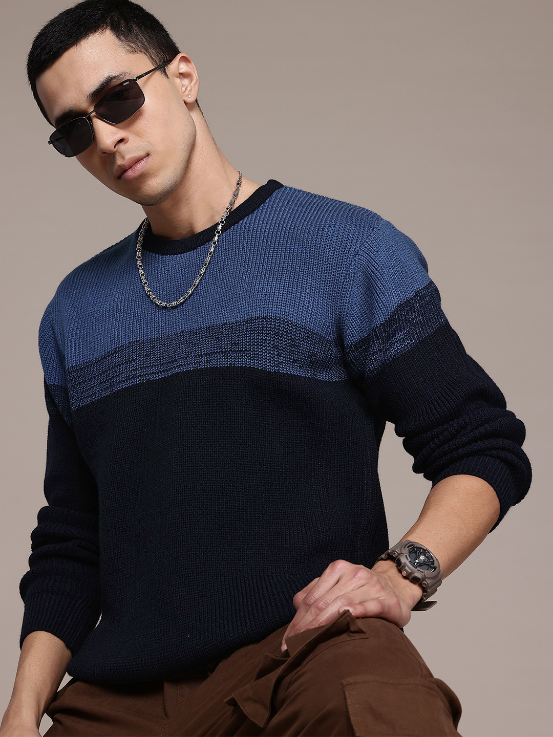 

The Roadster Lifestyle Co. Men Colourblocked Pullover, Black