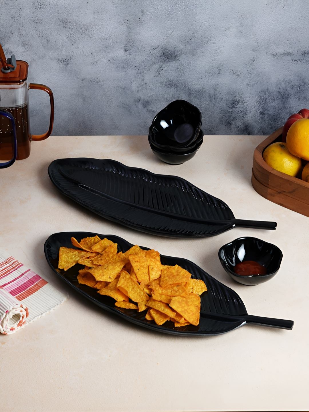 

CDI Black 6 Pieces Melamine Dishwasher and Microwave Safe Serving Tray With Dip Bowls