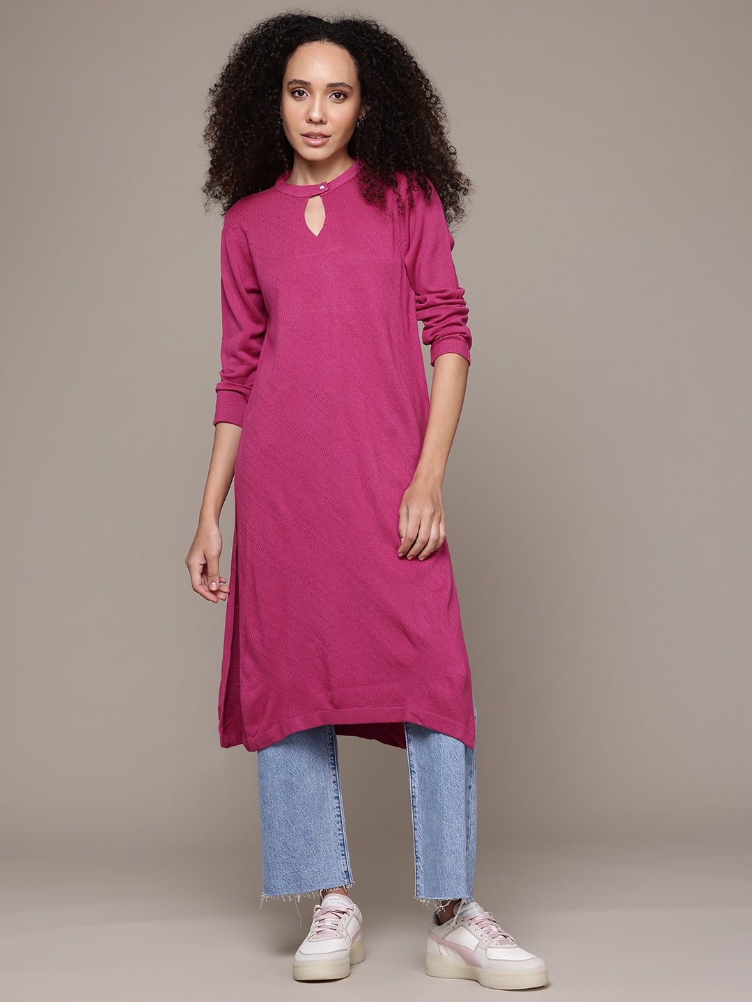 

The Roadster Lifestyle Co. Women Keyhole Neck Kurta, Pink