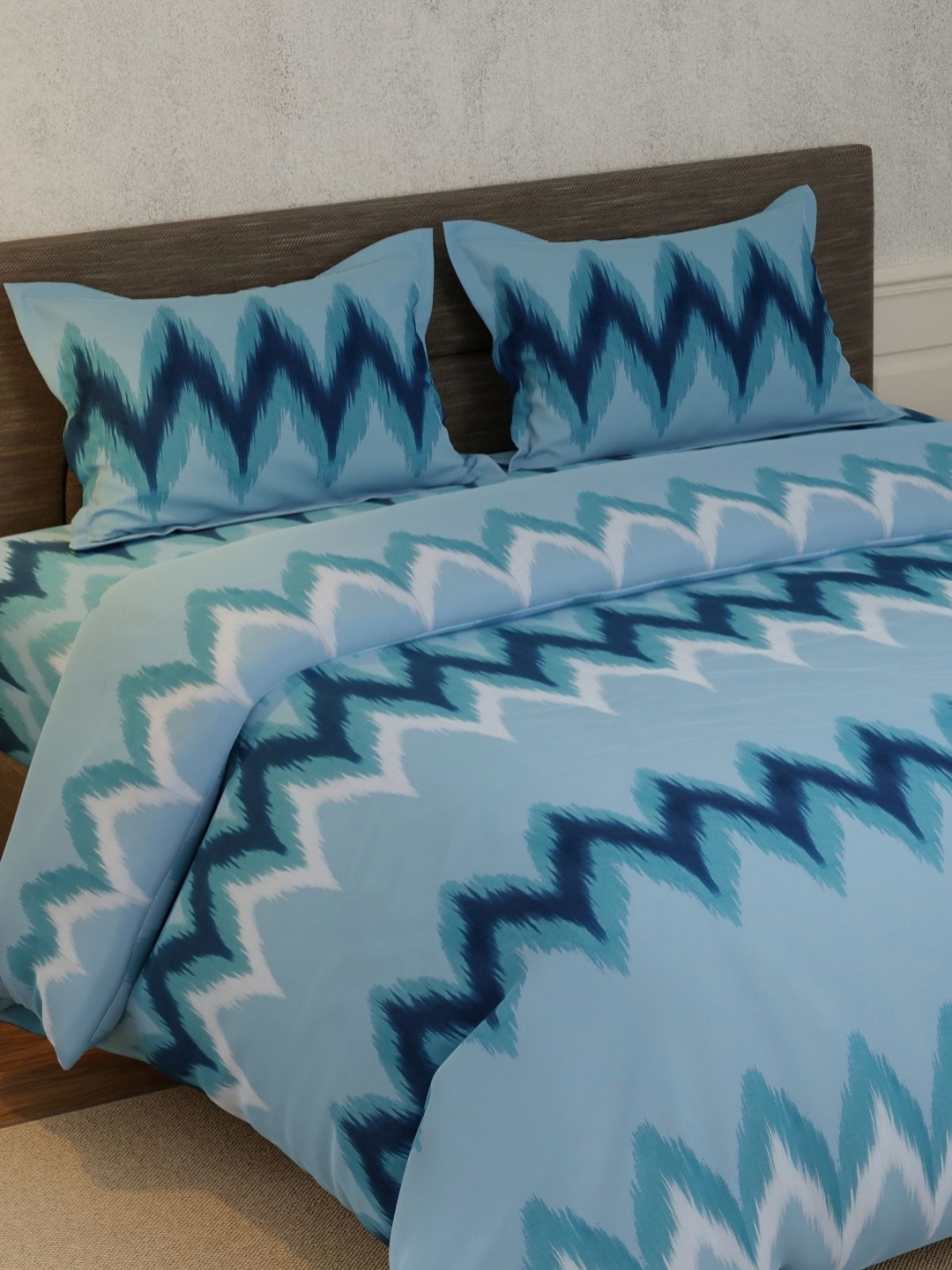 

Huesland Teal & White Geometric Printed 144 TC Cotton King Bedsheet Set 2.74 m x 2.74 m