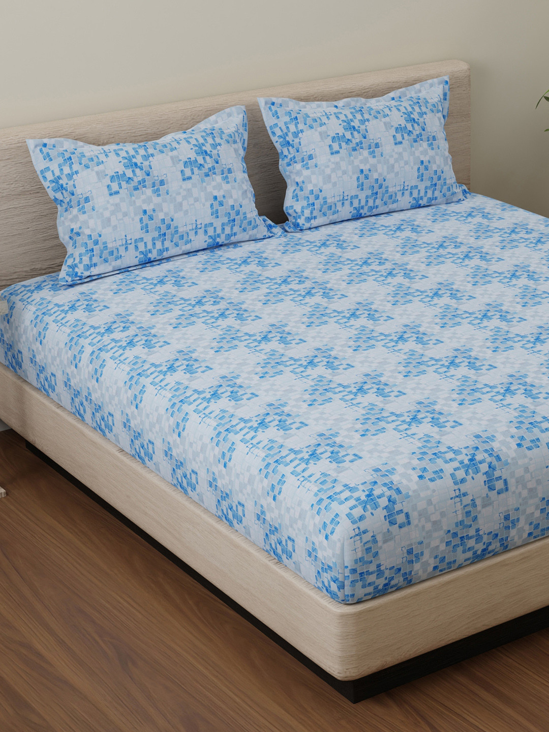 

Huesland Blue & White Geometric Printed 144 TC Cotton King Bedsheet Set 2.74 m x 2.74 m
