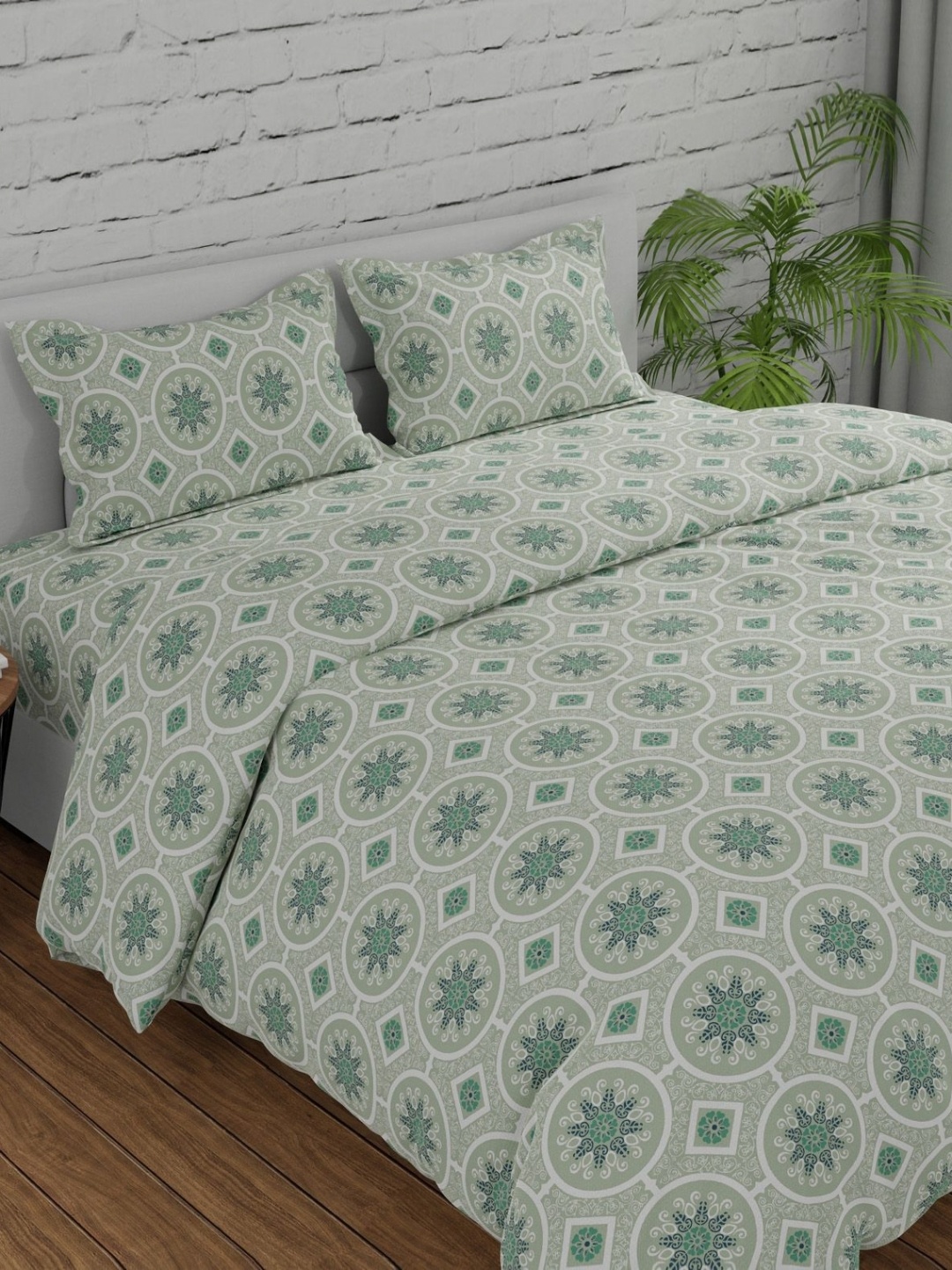 

Huesland Green & White Geometric Printed 144 TC Cotton Queen Bedsheet Set 2.43 m x 2.23 m