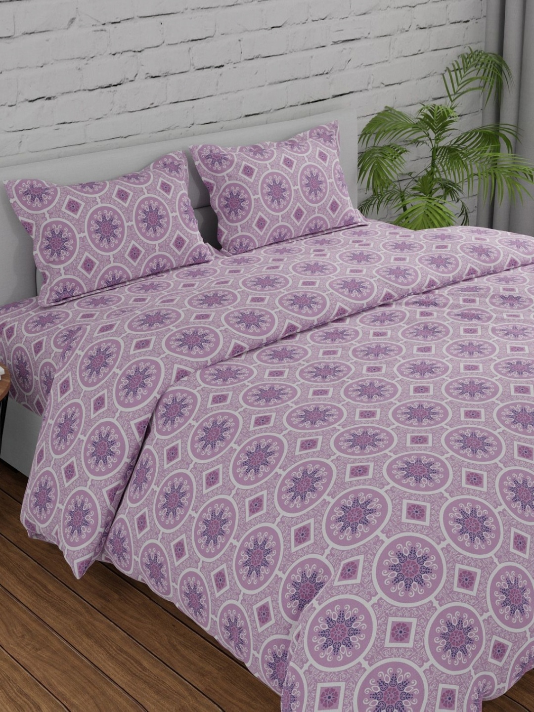 

Huesland Pink & White Ethnic Motifs 144 TC Cotton King Bedsheet Set 2.74 m x 2.74 m