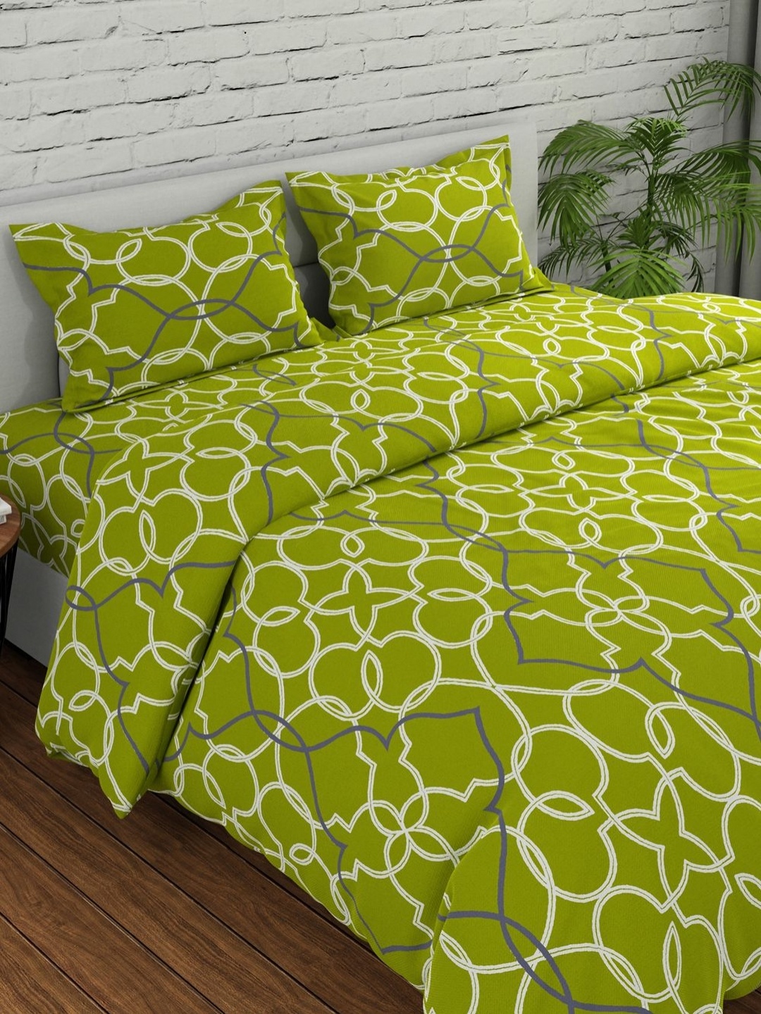 

Huesland Green & White Geometric Printed 144 TC Cotton Queen Bedsheet Set 2.43 m x 2.23 m