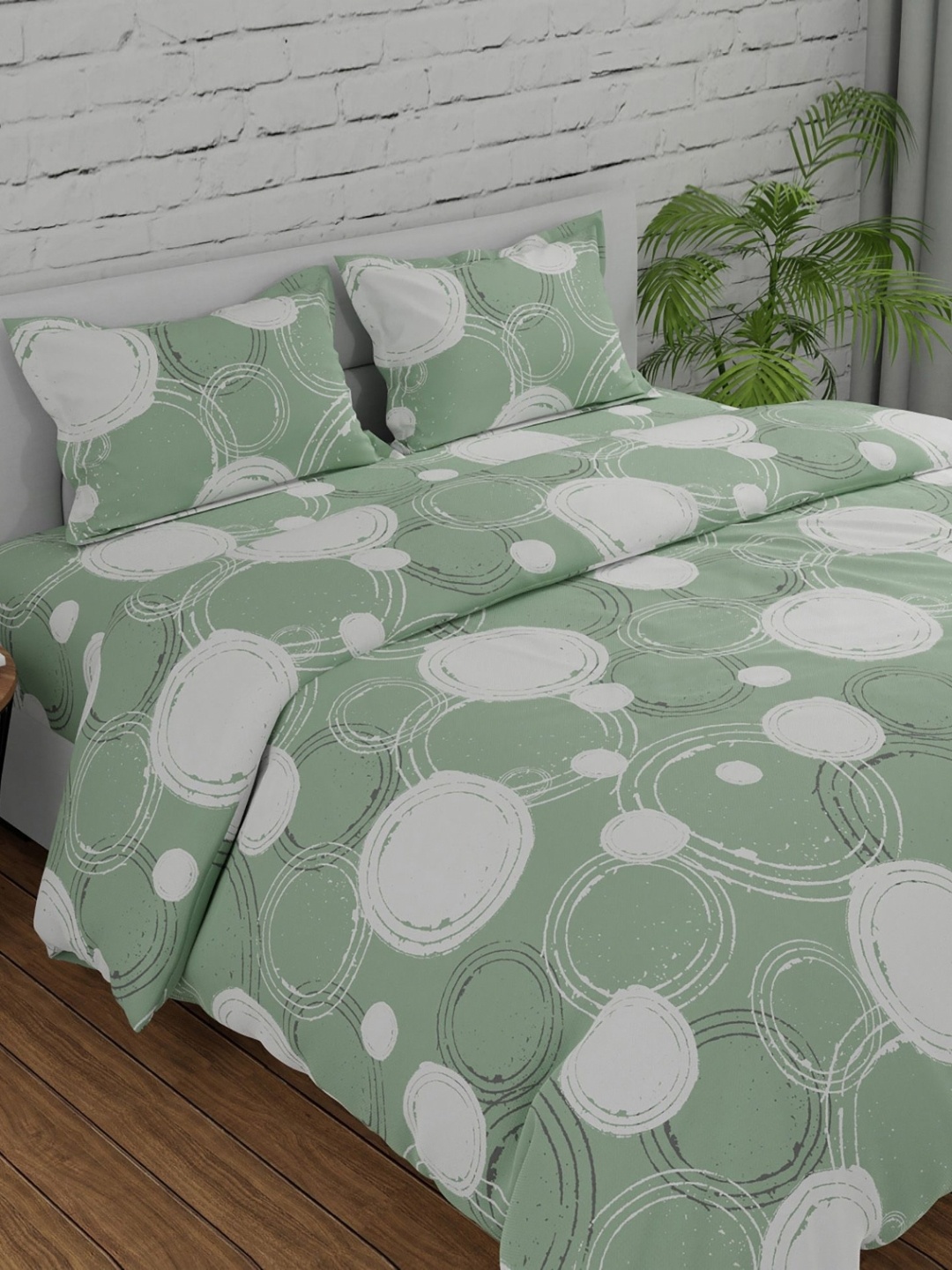 

Huesland Green & White Geometric Printed 144 TC Cotton Queen Bedsheet Set 2.43 m x 2.23 m