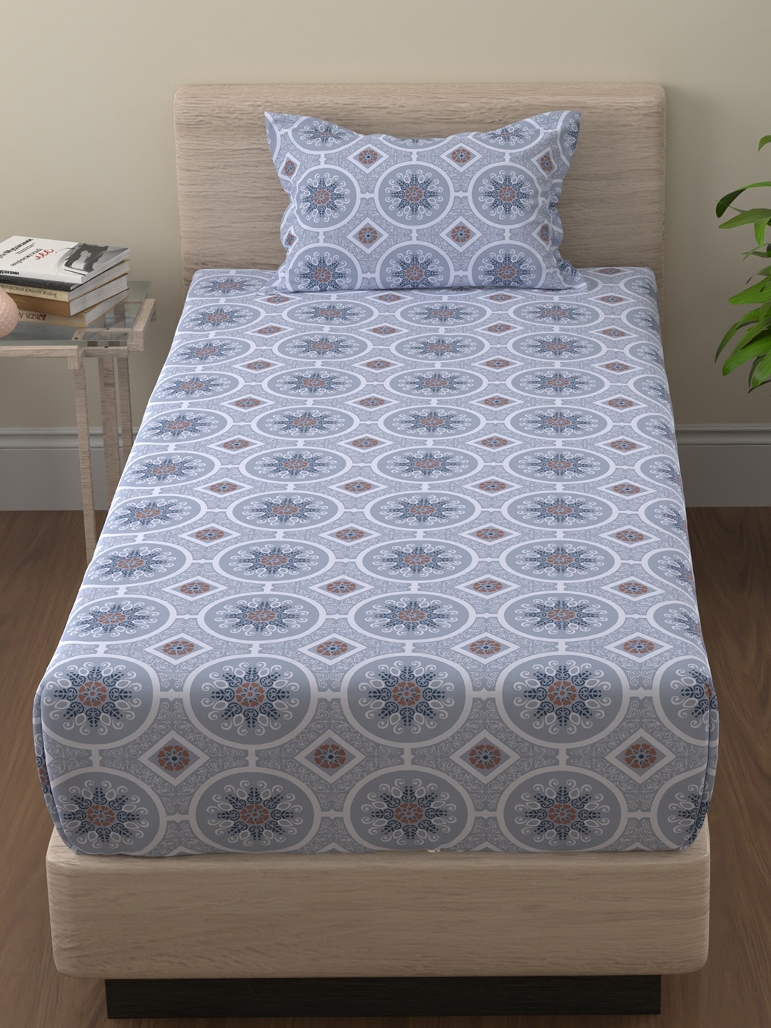 

Huesland Brown & White Geometric Printed 144 TC Cotton Single Bedsheet Set 2.23 m x 1.39 m
