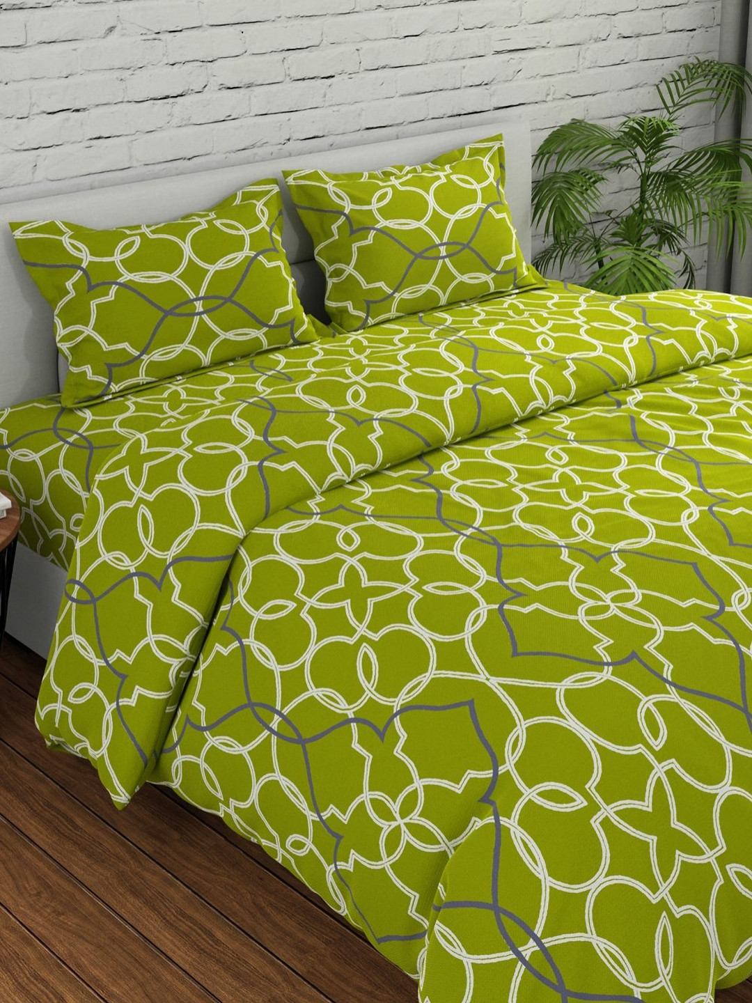 

Huesland Green & White Geometric Printed 144 TC Cotton King Bedsheet Set 2.74 m x 2.74 m